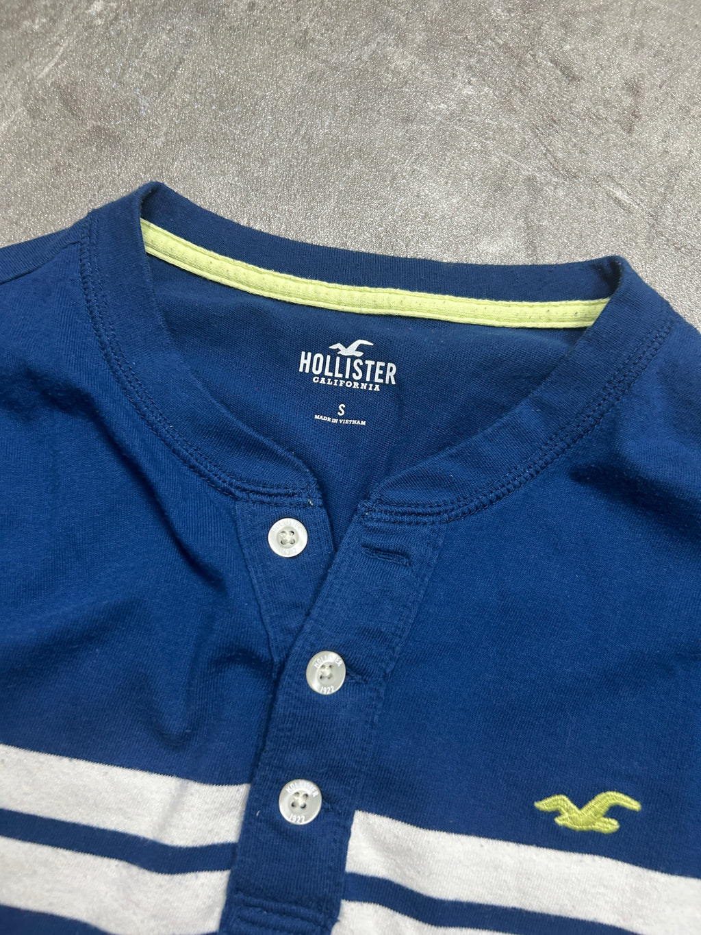 Hollister Henley Longsleeve (S-M)