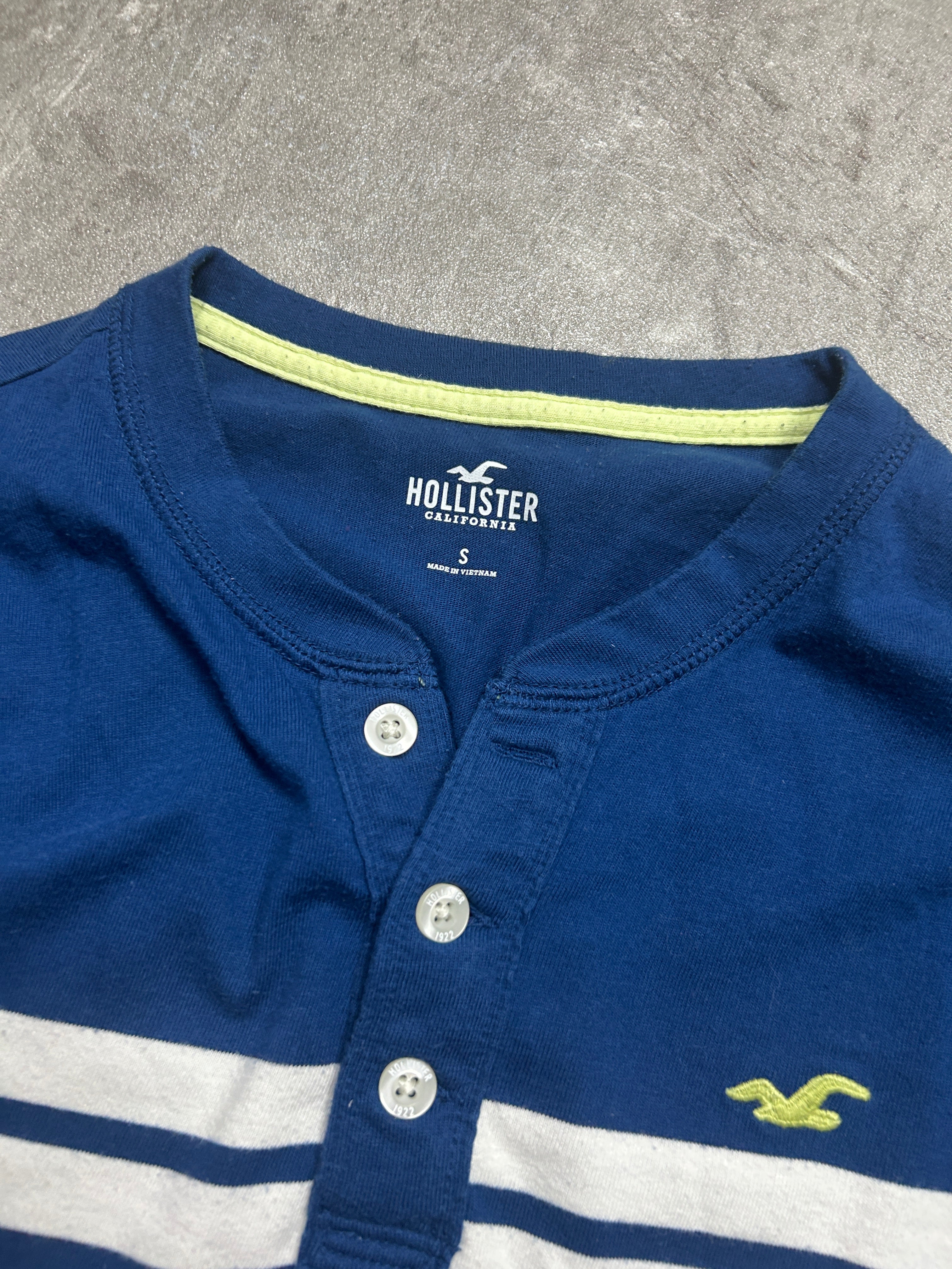Hollister Henley Longsleeve (S-M)