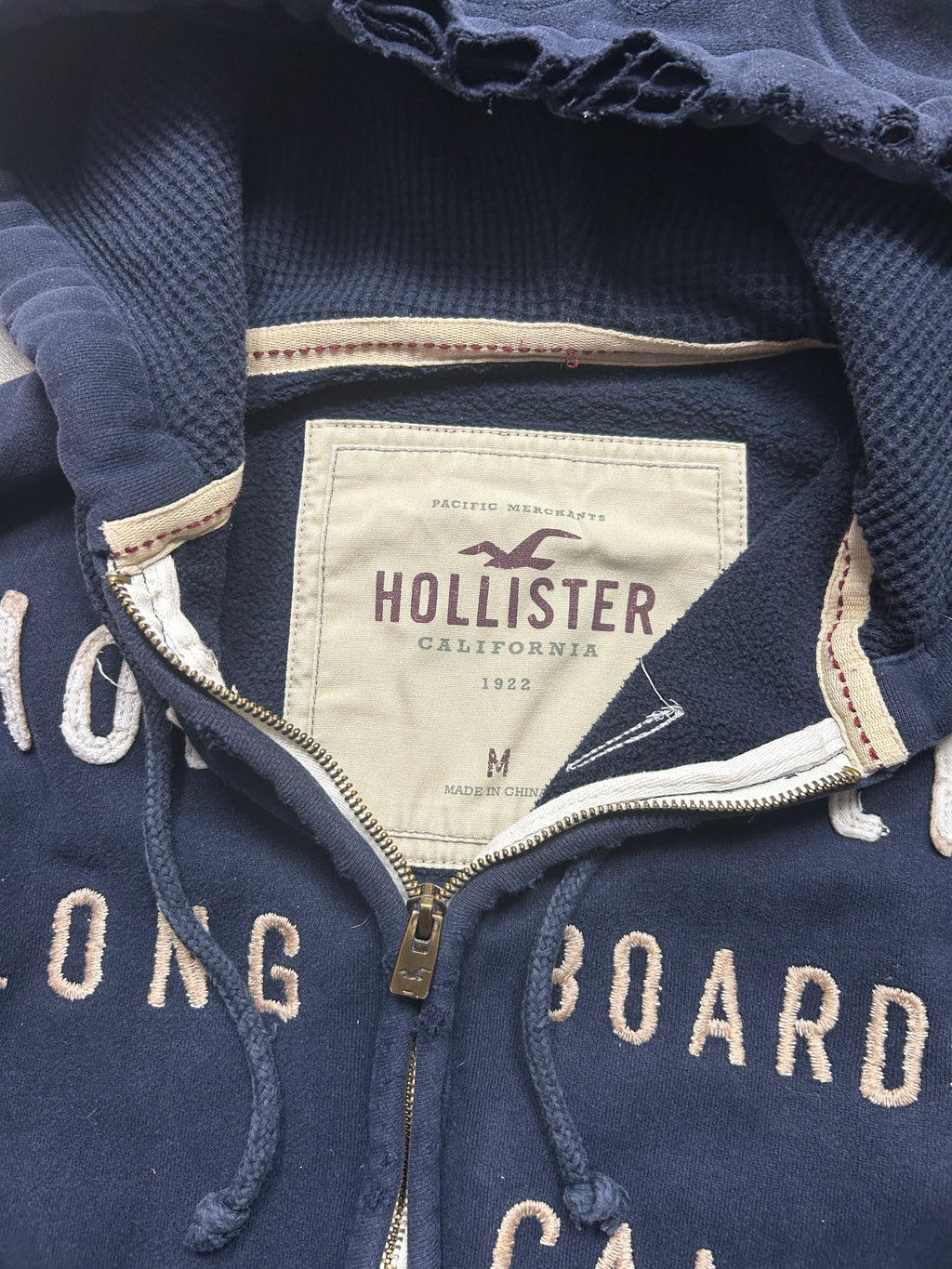 Hollister Used Look Zipper (M)
