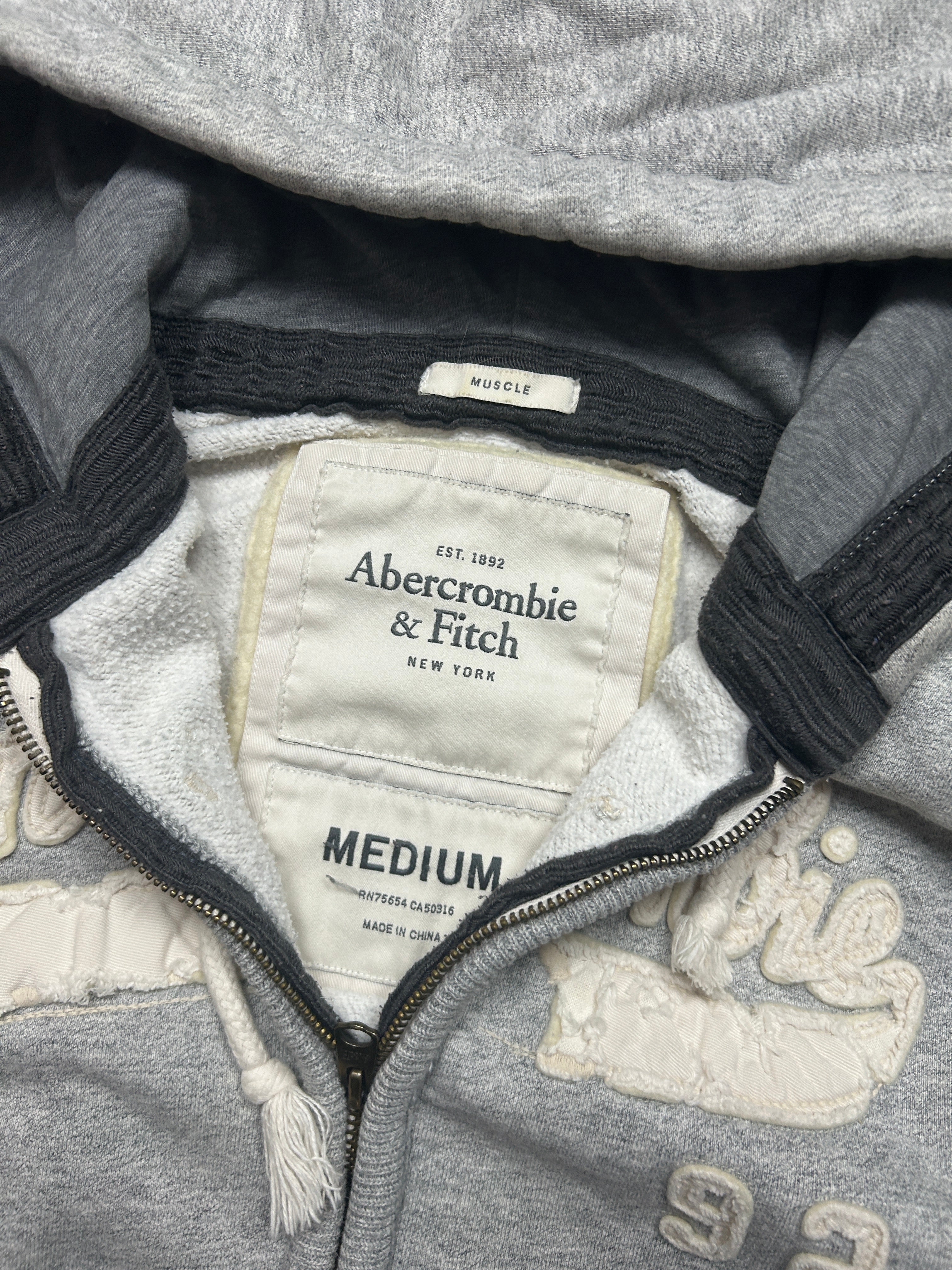 distressed Abercrombie Muscle fit Zipper (M)